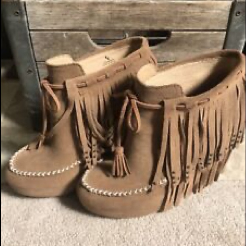 KOOLABURRA by Ugg Moccasin style, tan suede, fringe booties SZ 8